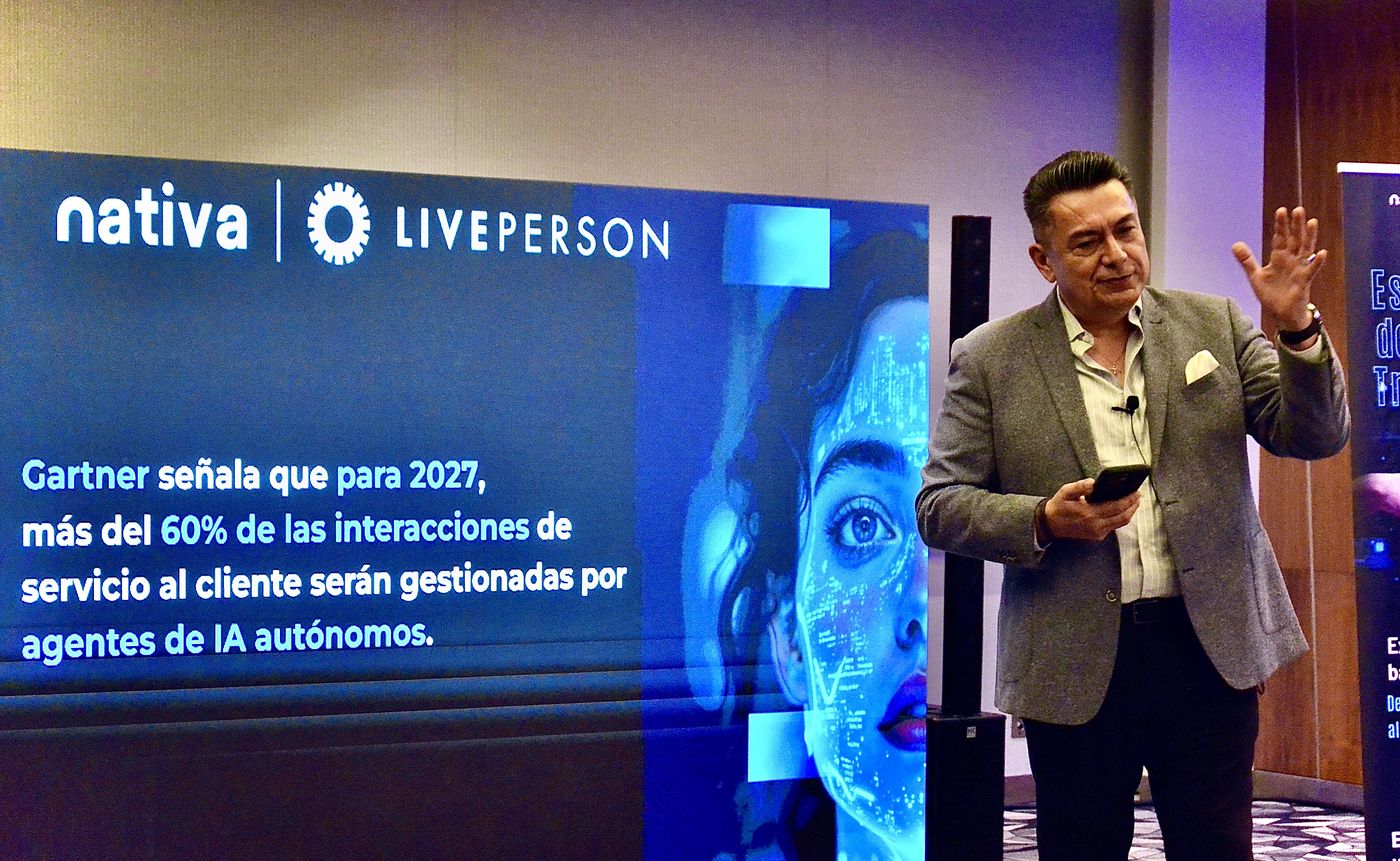 Ponente con pantalla LED en conferencia