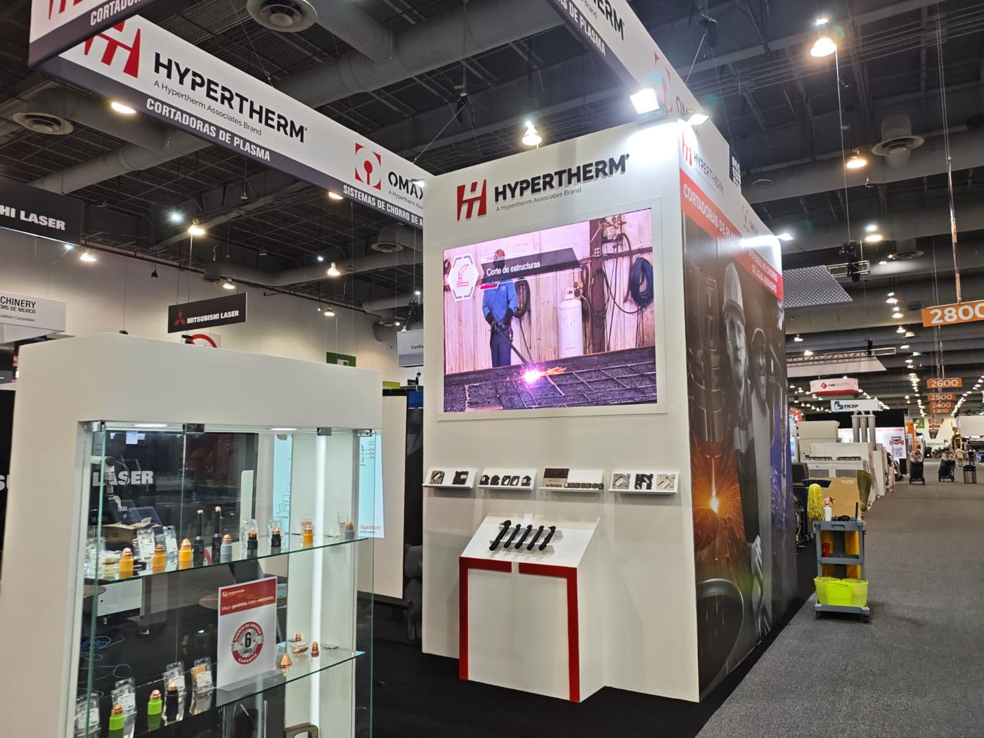 Stand armado en piso de expo